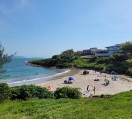 A praia da Vigia em Garopaba: Belezas naturais e tranquilidade à beira-mar